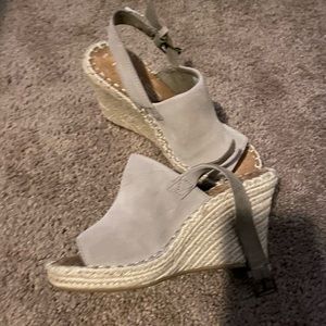 Toms wedges